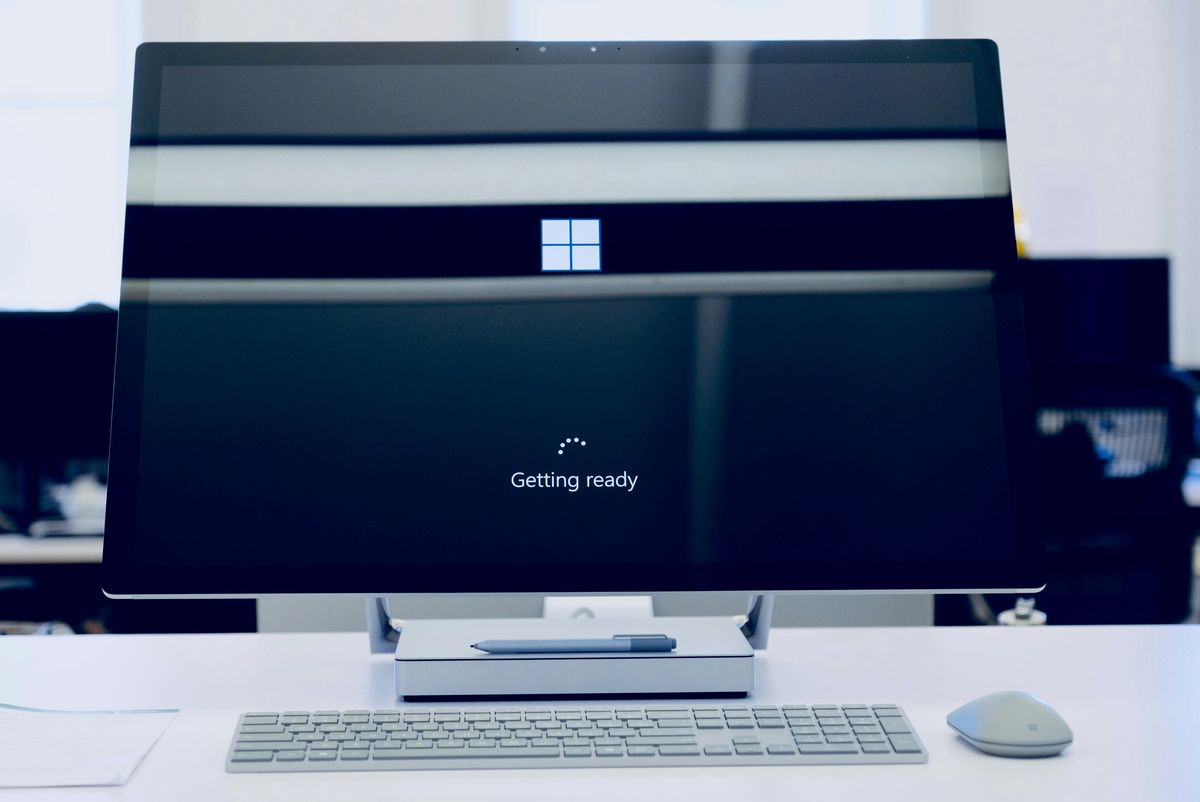 A desktop PC showing the Windows getting ready screen